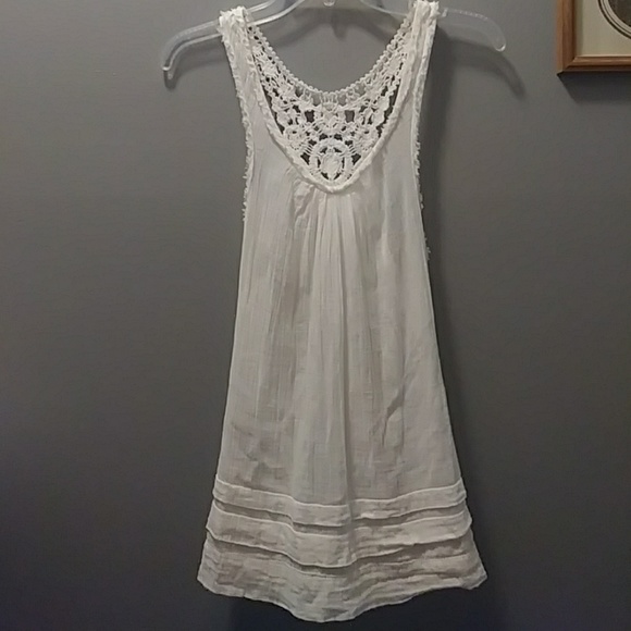Light weight tank top. - Picture 1 of 4